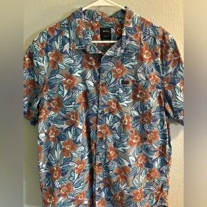 Great condition RVCA men’s Hawaiian button down size L
